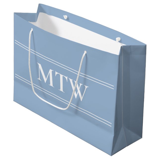 Einfaches Baby Blue mit weißer Monogram Große Geschenktüte (Vorderseite Schrägansicht)