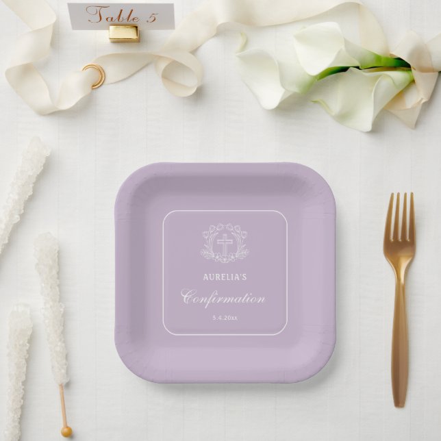 Einfaches Blumenkreuz auf Lilac-Bestätigung Pappteller (Hochzeit)