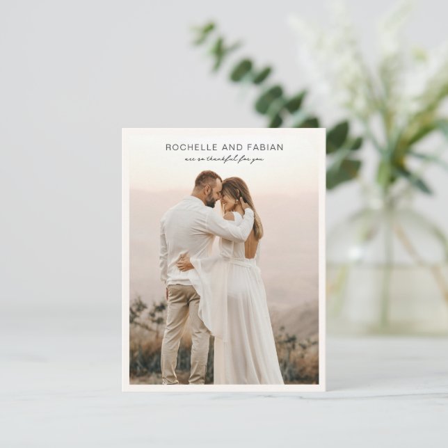 Einfaches Cream Foto Elegante Hochzeit Dankeskarte (Stehend Vorderseite)