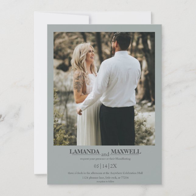 Einfaches Dusty Blue Gray Foto Frame Handfastinv Einladung (Vorderseite)