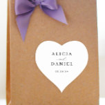 Einfaches, elegantes Hochzeitslabel Herz-Aufkleber<br><div class="desc">Eleganter, minimaler Geschenksticker in der Gastgeschenk Hochzeit, auf dem ein stilvolles, schicke Kalligraphie-Skript steht. Einfach mit Ihren Daten personalisieren! Geeignet für feierliche, neutrale Hochzeiten. Bitte beachten Sie, dass die Hintergrundfarbe an Ihre Hochzeitfarbe angepasst werden kann. Wenn Sie es bequem machen, können Sie es ändern, nachdem Sie die IT-Option CUSTOMIZE ausgewählt...</div>