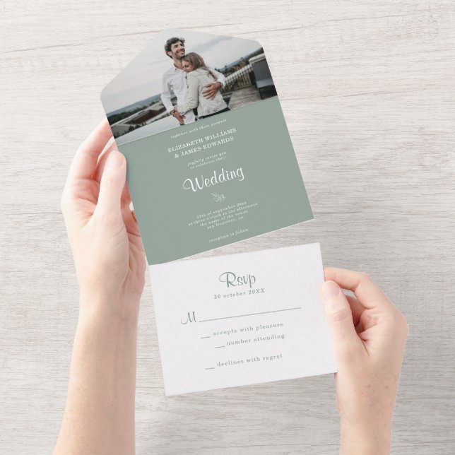 Einfaches elegantes rustikales Foto Grün Hochzeit All In One Einladung (Abreißen)