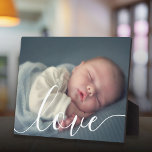Einfaches elegantes Script Baby Foto Fotoplatte<br><div class="desc">Mit einer wunderschönen weißen Kalligraphie mit dem Wort Liebe,  die Ihr gewähltes Foto überlagert und einen einzigartigen Schatz schafft! Entwickelt von Thisisnotme©</div>
