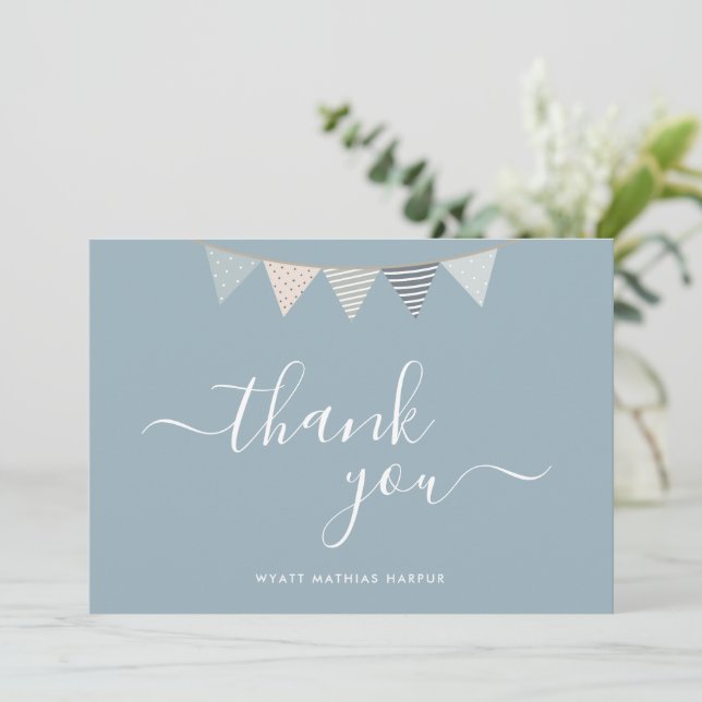 Einfaches elegantes Script Dusty Blue Baby Dankeskarte (Stehend Vorderseite)