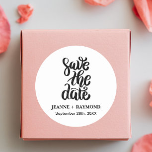 Einfaches Elegantes Skript Hochzeit Save The Date  Runder Aufkleber