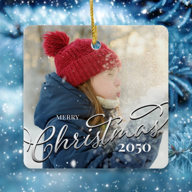 Einfaches Foto Frohe Weihnachtsvorlage Keramikornament (Merry Christmas silver calligraphy script photo square ceramic ornamentation.)