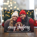 Einfaches Foto mit weißem Frohe Weihnachtskritik Feiertagspostkarte<br><div class="desc">VORDERES DESIGN: Die horizontalen Fotos der gesamten Vorderseite der Postkarte. Modernes Design für eine Urlaubskarte mit großen "fröhlichen Weihnachten" in einem funky,  handgeschriebenen Script-Schriftart. Der Hintergrund ist dein Foto.</div>