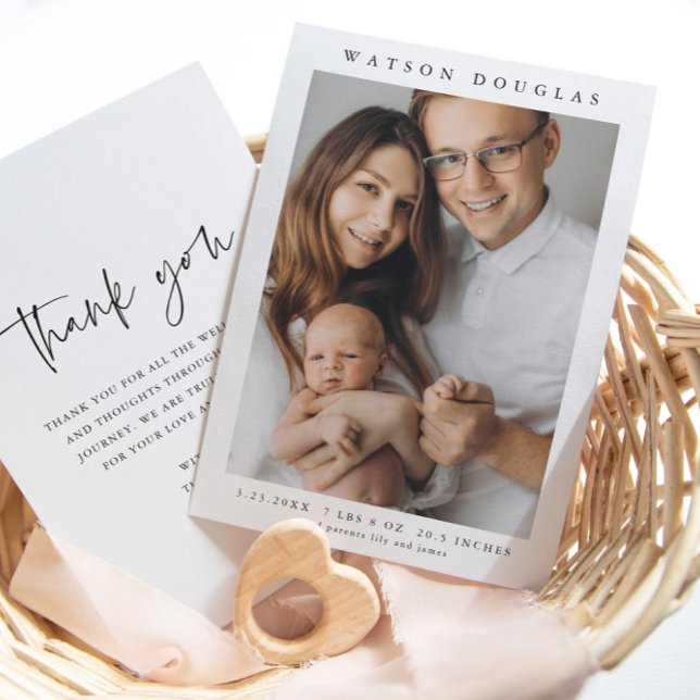 Einfaches Foto Neuborn Baby Birth Dankeskarte (Simple minimalist newborn baby photo thank you card.)