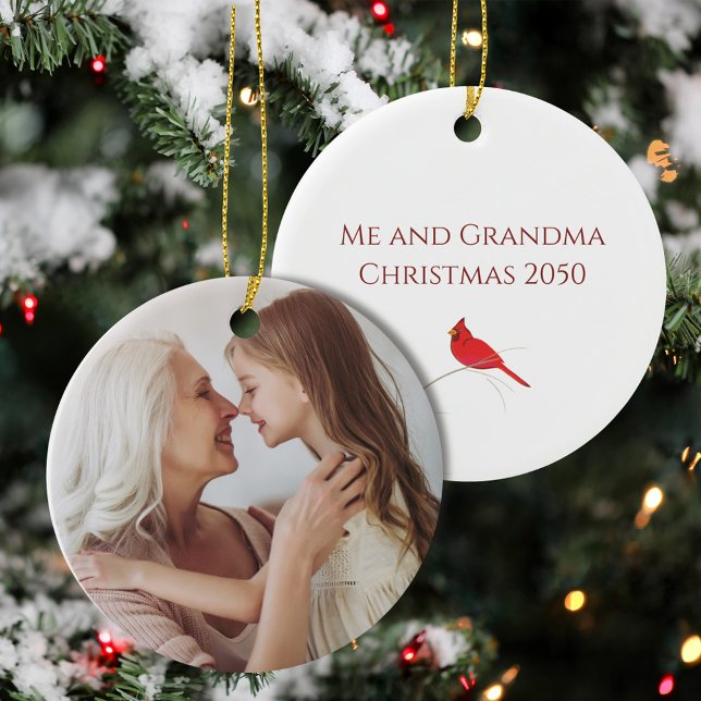 Einfaches Foto Winter Wasserfarben Roter Kardinal  Keramik Ornament (Christmas Photo Ornament with winter red cardinal.)