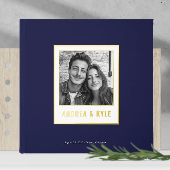 Einfaches Gold Minimalistisch Frame Wedding Foto Gästebuch (Simple gold Frame, polaroid style elegant wedding guest book)