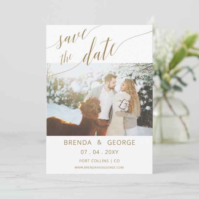 Einfaches Gold Script Calligraphy Elegantes Foto Save The Date (Stehend Vorderseite)