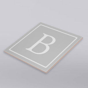 Einfaches hellgraues Monogramm Fliese