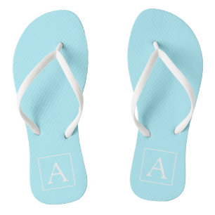 Einfaches Himmelblau-Monogramm Flip Flops