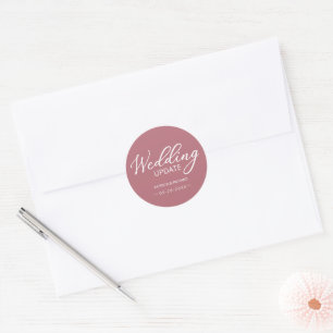 Einfaches Hochzeitsupdate für Elegante Kalligrafie Runder Aufkleber