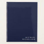 Einfaches klassisches Elegant | Name des dunkelbla Planer<br><div class="desc">Dieser elegante, berufliche Planer zeigt Ihren Namen in einem weißen klassischen Schriftart unten rechts auf einem dunkelmarineblau-Hintergrund.</div>