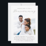 Einfaches klassisches New Zuhause Housewarming-Fot Ankündigung<br><div class="desc">Die einfache und klassische Hauswärmeinladung besticht durch ein minimalistisches Design mit modernen grauen Schriftzeichen und einem Foto auf weißem Hintergrund. Feiern Sie sich mit Ihren Freunden und Lieben in Ihre neue Zuhause oder bauen Sie neue Freundschaften in Ihrer Nachbarschaft. Es wird nicht lange dauern, bis sich Ihr neues Haus wie...</div>