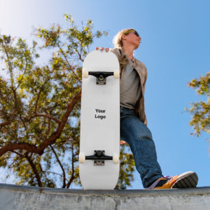 einfaches minimales elegantes farbenfrohes Design Skateboard