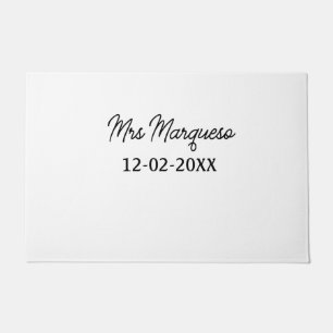 einfaches minimales Monogramm Frau Herr Name Datum Fußmatte