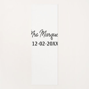 einfaches minimales Monogramm Frau Herr Name Datum Yogamatte