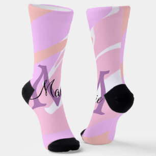 einfaches minimales Monogramm mit Namen rosa rote Socken