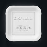 Einfaches Minimalistisches Elegantes Chic Brautpar Pappteller<br><div class="desc">Dieses einfache und moderne Design besteht aus Sans Serif und spielerischer kursiver Typografie mit doodle Herzen. Ideal für Hochzeiten Brautparty Gastgeschenke.</div>