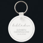 Einfaches Minimalistisches Elegantes Chic Brautpar Schlüsselanhänger<br><div class="desc">Dieses einfache und moderne Design besteht aus Sans Serif und spielerischer kursiver Typografie mit doodle Herzen. Ideal für Hochzeiten Brautparty Gastgeschenke.</div>