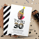 Einfaches Modern 30. Geburtstag Foto Black Gold Einladung<br><div class="desc">Einfaches Modern 30. Geburtstag Foto Black Gold Design. Sie können das Foto leicht ändern,  und wenn Sie auf "Klicken" klicken,  um es weiter anzupassen,  können Sie den Birthday Hut verschieben,  während er für Sie funktioniert. Entsprechende Produkte finden Sie in der 30. Geburtstagskollektion.</div>