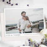Einfaches modernes Foto Vielen Dank für Ihre Hochz Dankeskarte<br><div class="desc">Diese einfache, stilvolle moderne Foto Hochzeit danke Ihnen Karte Vorlage zeigt Ihre Namen und Datum unter Ihrem Foto zusammen mit "LIEBE & DANKS". Sie können den Schriftart, die Zeichensetzung oder die Farbe ändern, die für verschiedene Textelemente dieses Designs auf der Vorder- und/oder Rückseite verwendet werden. Sie können beispielsweise die Farbe...</div>