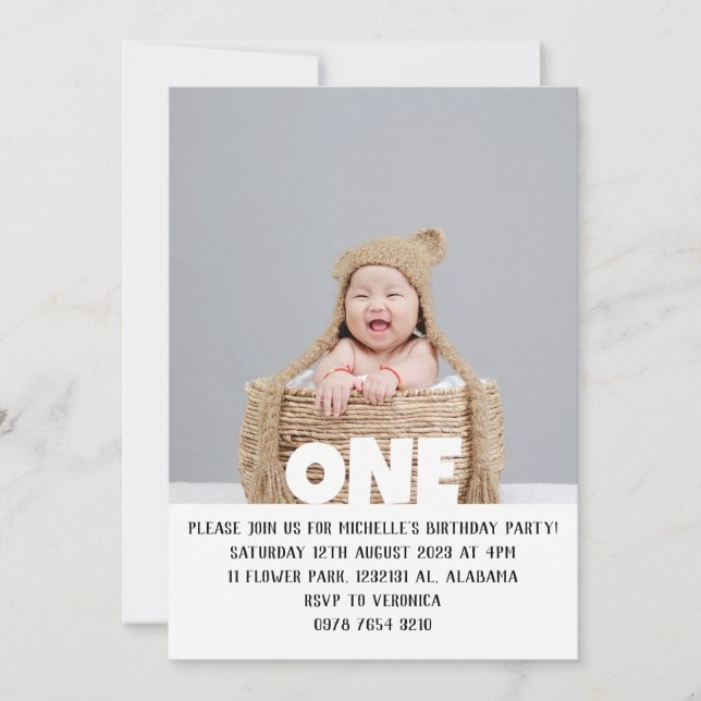 Einfaches, modernes Niedliches First Birthday Baby Einladung (Vorderseite)