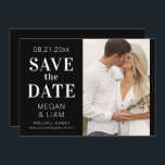 Einfaches, modernes Schwarz-Weiß-Foto Save The Date<br><div class="desc">Diese einfache und moderne Schwarz-Weiß-Hochzeit speichert die Datums-Einladung mit einem eleganten weißen Drehbuch auf schwarzem Hintergrund mit Ihrem Foto. Erstellt von Evco Studio www.zazzle.com/store/evcostudio</div>