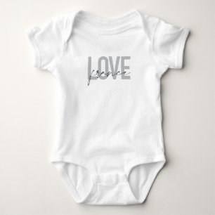 Einfaches, modernes, urbanes, cooles Design Liebt Baby Strampler