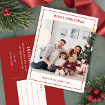 Einfaches, modernes Weihnachtsfamilien-Foto Feiertagspostkarte<br><div class="desc">Feiern Sie die Saison mit einer Simple Modern Merry Christmas Family Foto Holiday Postcard. Die Postkarte mit ihrem gerahmten, gepflegten Foto in Rot und Weiß ist stilvoll und festlich zugleich. Das gepflegte Design betont die Wärme und Freude der Ferien und bietet Ihren Lieben eine persönliche Touch. Diese Postkarte ist ideal,...</div>
