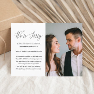 Einfaches Schwarz-Weiß-Foto Hochzeitsaufschub Ankündigungspostkarte