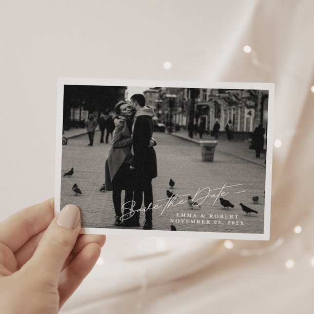 Einfaches Schwarz-Weiß-Foto Save the Date Ankündigungspostkarte (Simple ﻿Black & White Photo Save the Date Announcement Postcard)