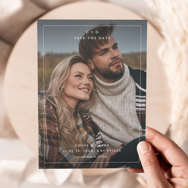 Einfaches Schwarz-Weiß-Hochzeitssemble-Foto Save The Date (Simple Monogram Photo Wedding Save the Date.)