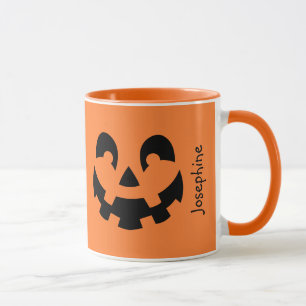 Einfaches schwarzes Kürbisgesicht auf orangefarben Tasse