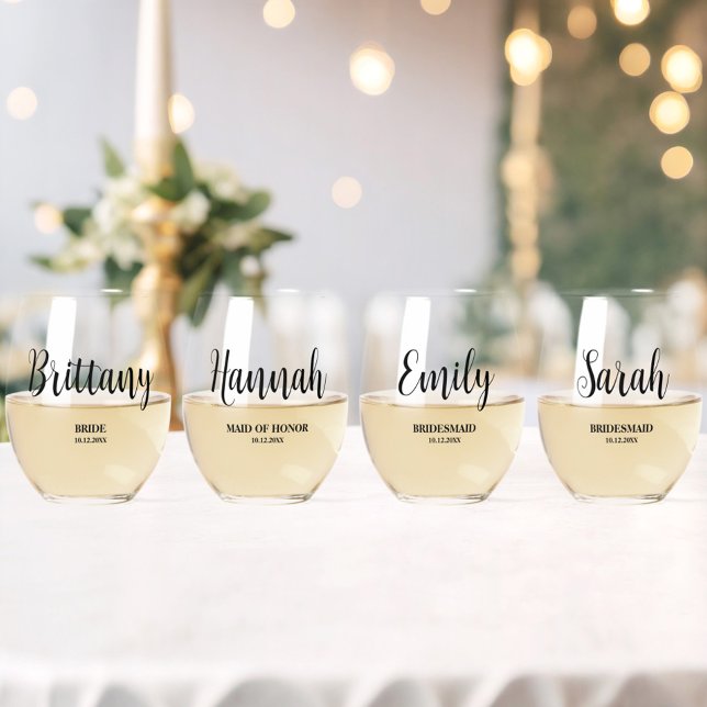 Einfaches Script Personalisiert Bridesmaid-Brautpa Weinglas Ohne Stiel (Set of 4 Stemless Wine Glasses.  All text can be altered to fit your needs!)