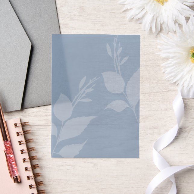 Einfaches Staubblau-Vellum mit Blättern (Hochzeit)