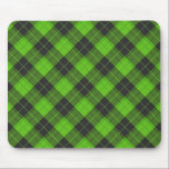 Einfaches Tartan-Diagonalmuster in dunkelgrün Mousepad<br><div class="desc">Einfache diagonale Tartan Muster in dunkelgrün...  ...  auf Mousepad. Meine eigene Kreation,  basierend auf den ursprünglichen Mustern aus Schottland.</div>