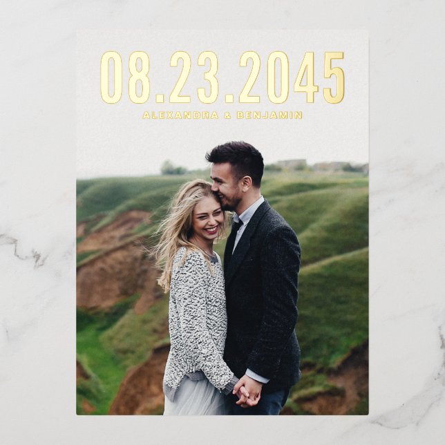 Einfaches Typografie-Foto Save the Date Folie Einladungspostkarte (Vorderseite)