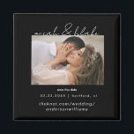 Einfaches und schlankes Foto Schwarze Hochzeit Sic Magnet<br><div class="desc">Zeitgenössisches Foto Schwarz-Weiß-Text Hochzeit speichern Sie das Date Magnet.</div>