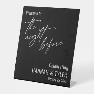 Einfaches Willkommen bei The Night Before Black Sockelschild