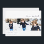 Einfachheit | Hanukkah Foto Collage Card Feiertagskarte<br><div class="desc">Senden Sie Hanukkah Grüße an Freunde und Familie mit unseren eleganten Fotokarten. Die Karte ist so konzipiert, dass sie drei Ihrer liebsten quadratischen Fotos, die nebeneinander in einem Collage-Format angeordnet sind, aufnehmen kann. Sie enthält Ihren eigenen Hanukkah-Gruß (mit "Joyous Hanukkah" gezeigt) und Familiennamen. Die Karten kehren zu einem subtilen Wasserfarbenstreifen-Muster...</div>