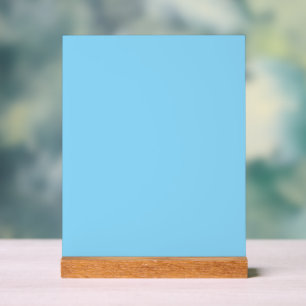 Einfarbiger hellblauer Hintergrund, gleichmäßig ge Acrylschild
