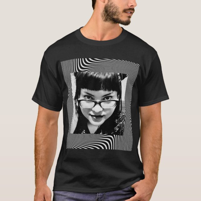Einfarbiger Piercing-Blick T-Shirt (Vorderseite)