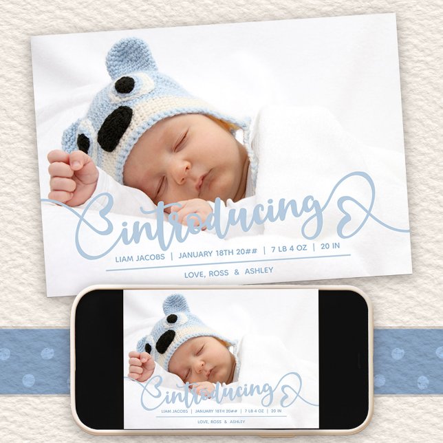 Einführung Blue Heart Script Baby Foto Birth Ankündigung (Introducing Baby Birth Announcement with message on the back)