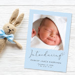 Einführung von Fotos Blue Baby Boy Birth Ankündigung<br><div class="desc">Eine einfache und niedliche, pastellblaue Geburtsankündigung mit weicher grauer Typografie. Die Vorderseite zeigt das Foto Ihres Neugeborenen, den vollständigen Namen, das Ankunftsdatum und die Geburtsdaten, und "Einführung" in einer stilvollen Schrift, die mit einem geblüht Herz endet. Auf der Rückseite der Karte können Sie drei zusätzliche Fotos und Eltern- und Geschwisternamen...</div>