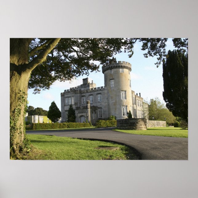 Eingang zum Schloss Dromoland ohne Personen Poster (Vorne)
