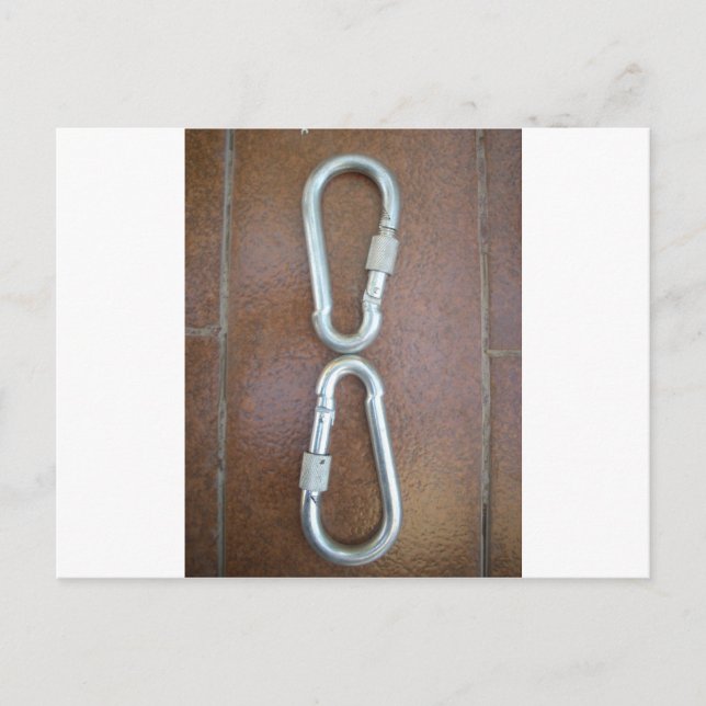 Eingeklemmt: Design der Stahlkarabiner-Verriegelun Postkarte (Vorderseite)