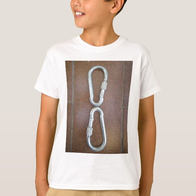 Eingeklemmt: Design der Stahlkarabiner-Verriegelun T-Shirt (Vorderseite)